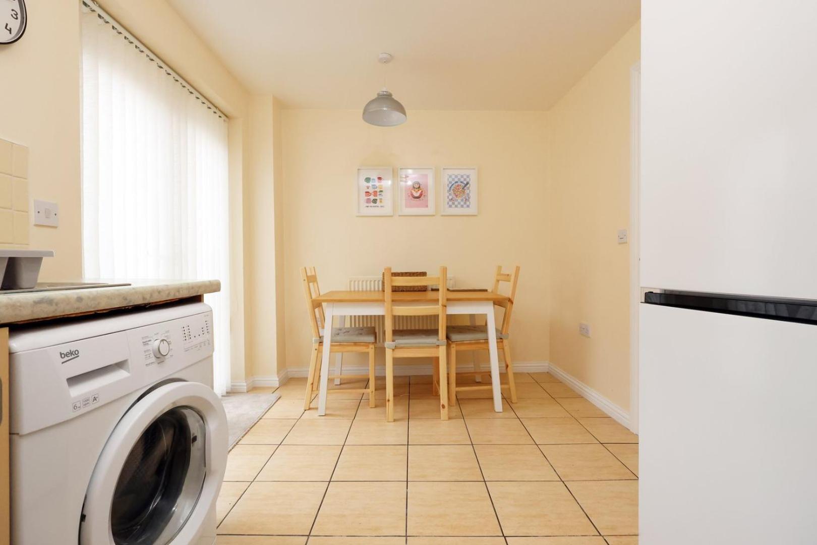 Relaxing 2-Bed Coastal Escape In Port Talbot Leilighet Eksteriør bilde
