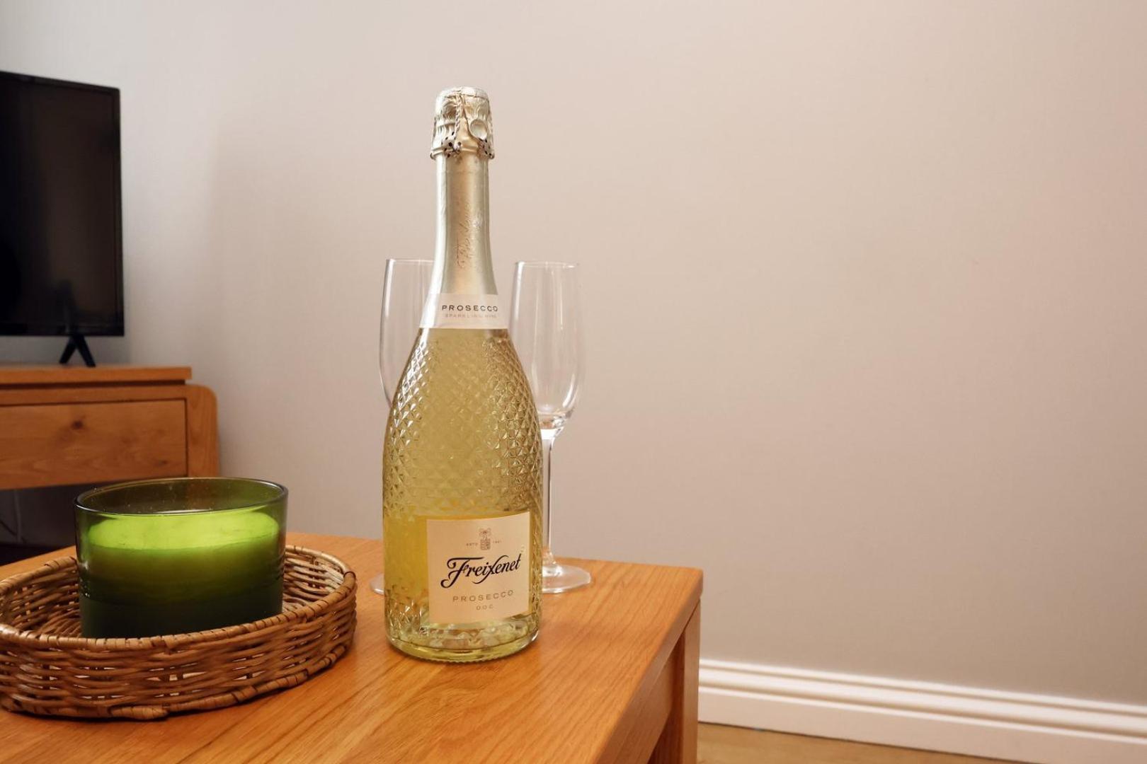 Relaxing 2-Bed Coastal Escape In Port Talbot Leilighet Eksteriør bilde