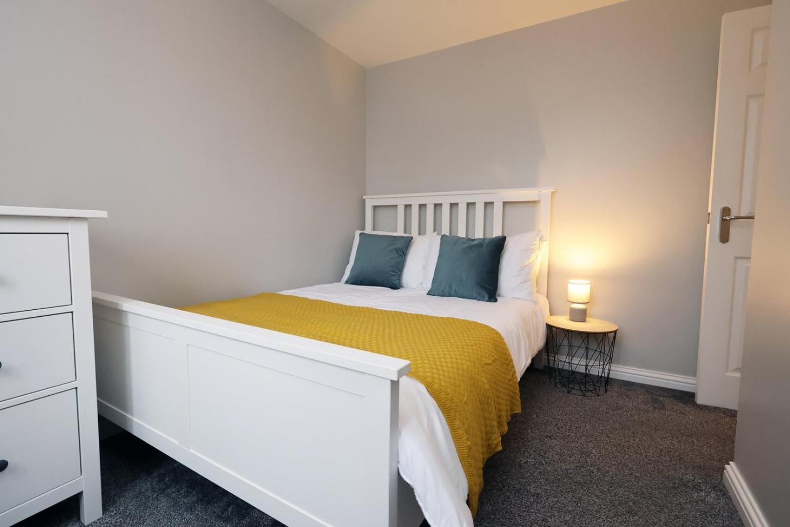 Relaxing 2-Bed Coastal Escape In Port Talbot Leilighet Eksteriør bilde