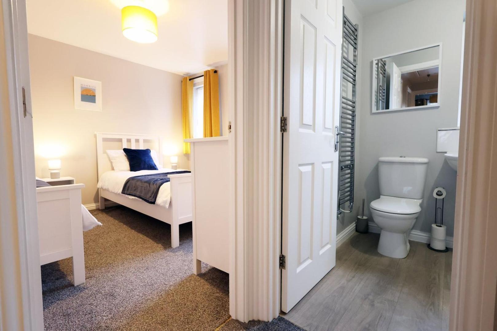 Relaxing 2-Bed Coastal Escape In Port Talbot Leilighet Eksteriør bilde
