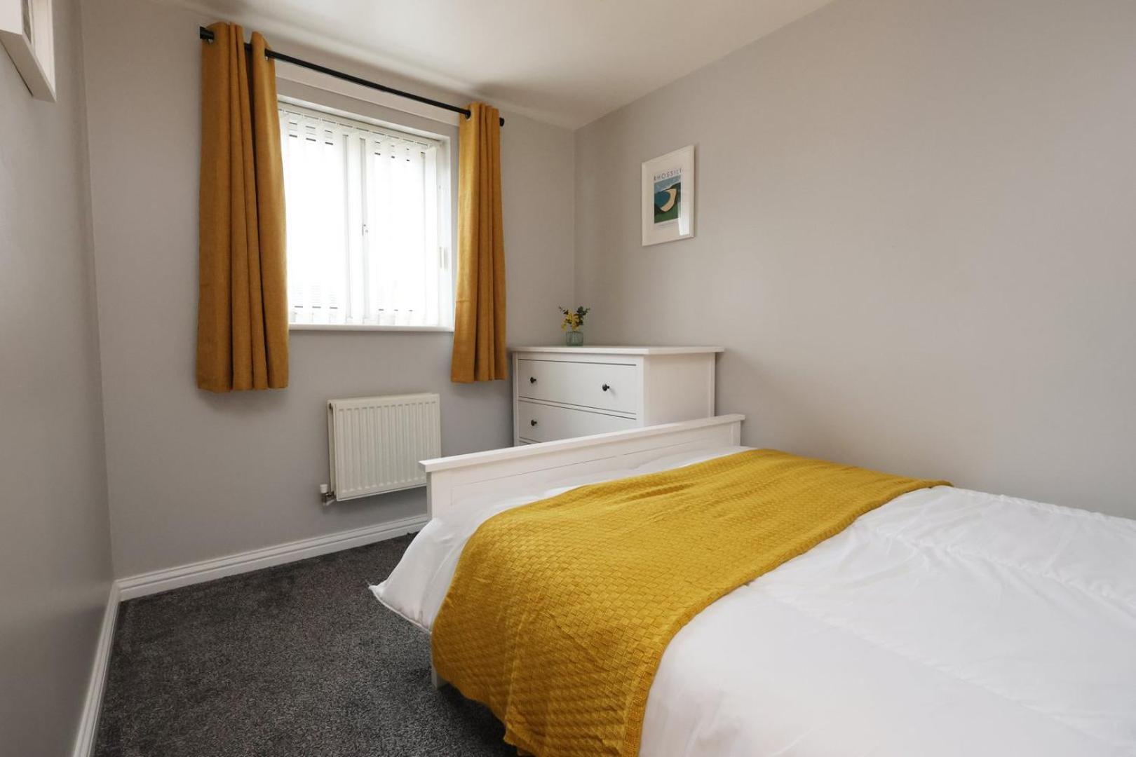 Relaxing 2-Bed Coastal Escape In Port Talbot Leilighet Eksteriør bilde