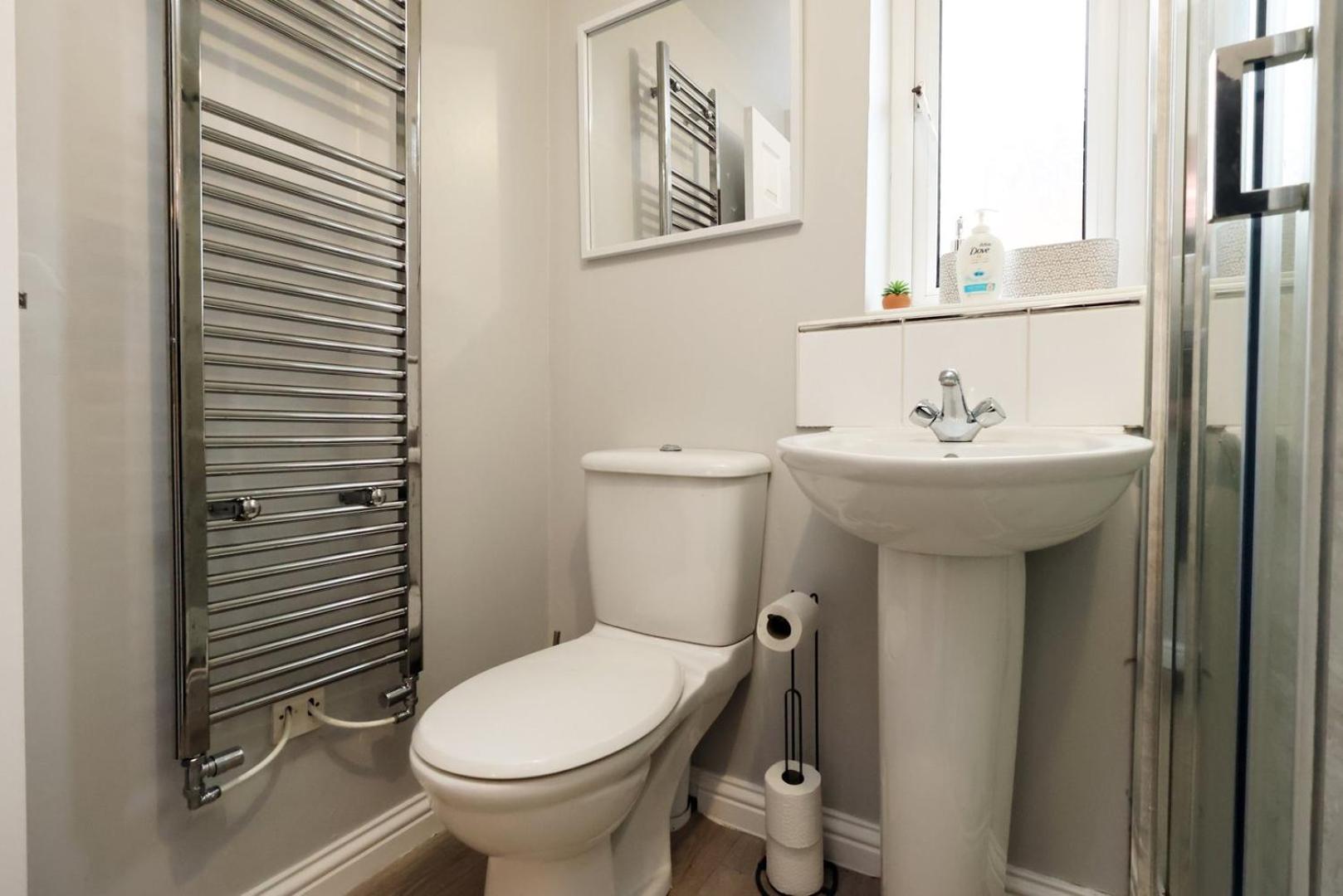 Relaxing 2-Bed Coastal Escape In Port Talbot Leilighet Eksteriør bilde