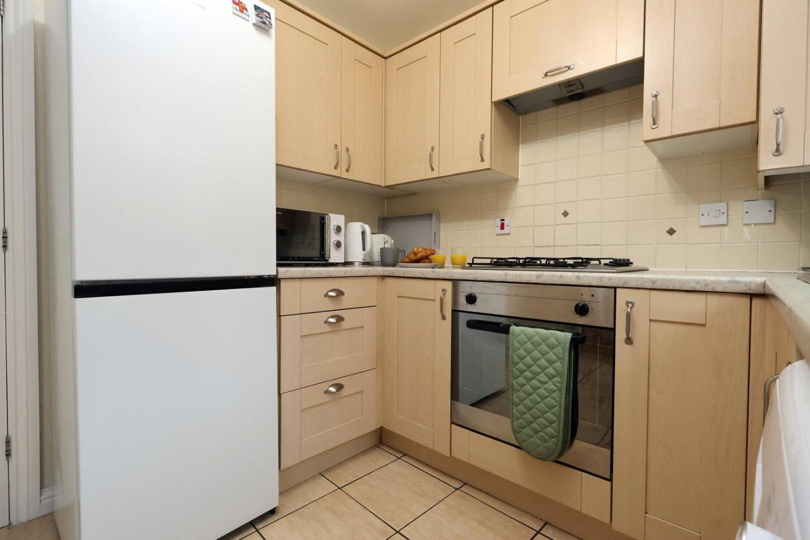 Relaxing 2-Bed Coastal Escape In Port Talbot Leilighet Eksteriør bilde