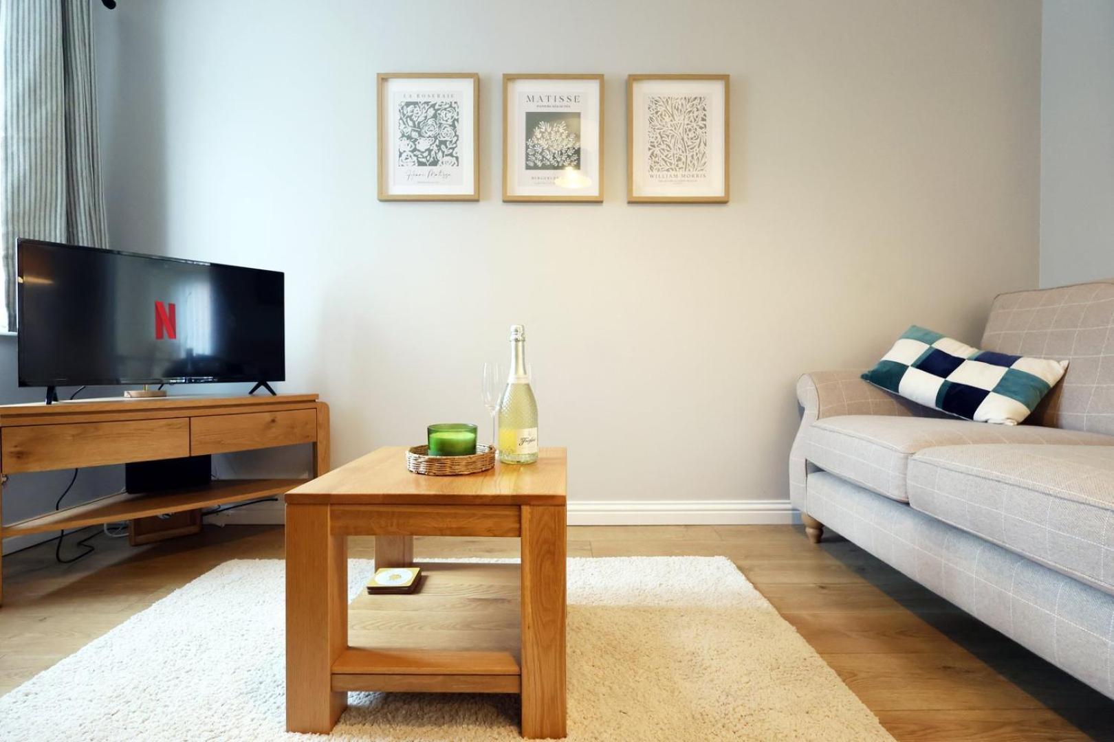 Relaxing 2-Bed Coastal Escape In Port Talbot Leilighet Eksteriør bilde