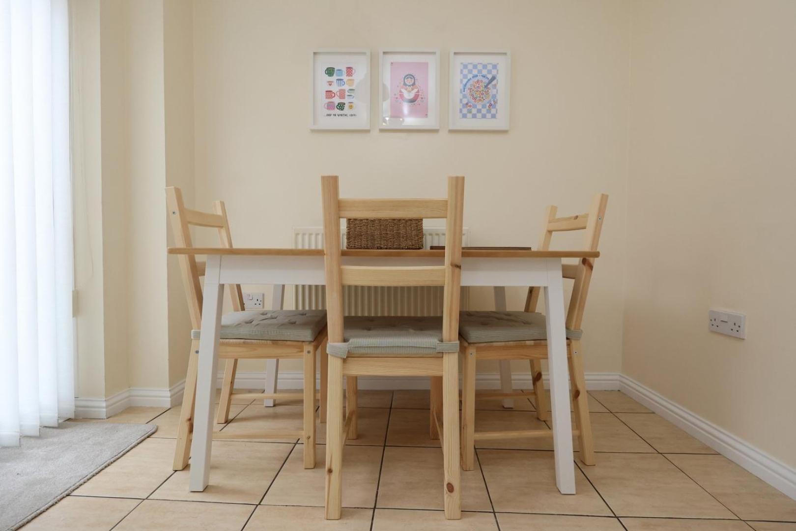 Relaxing 2-Bed Coastal Escape In Port Talbot Leilighet Eksteriør bilde