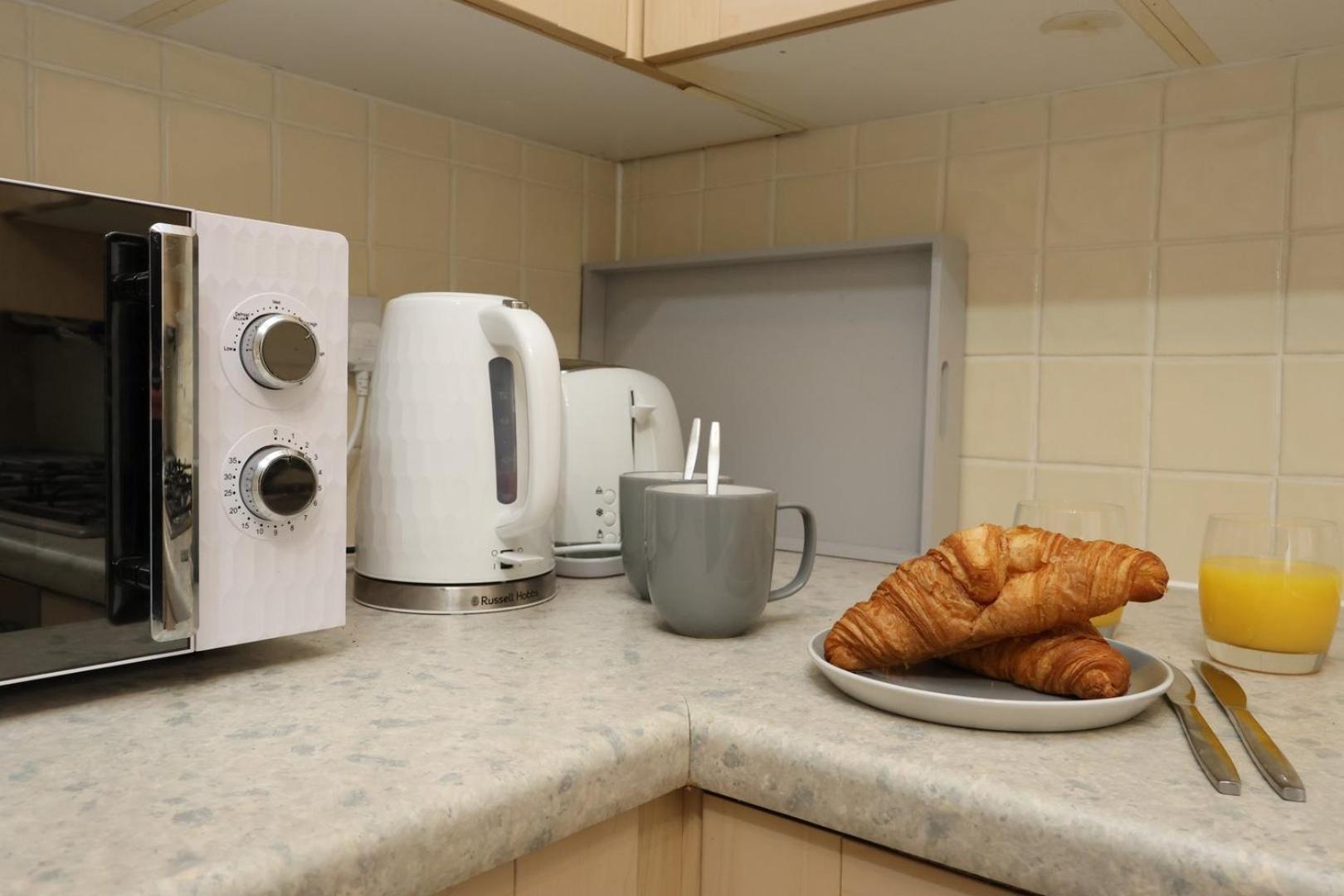 Relaxing 2-Bed Coastal Escape In Port Talbot Leilighet Eksteriør bilde